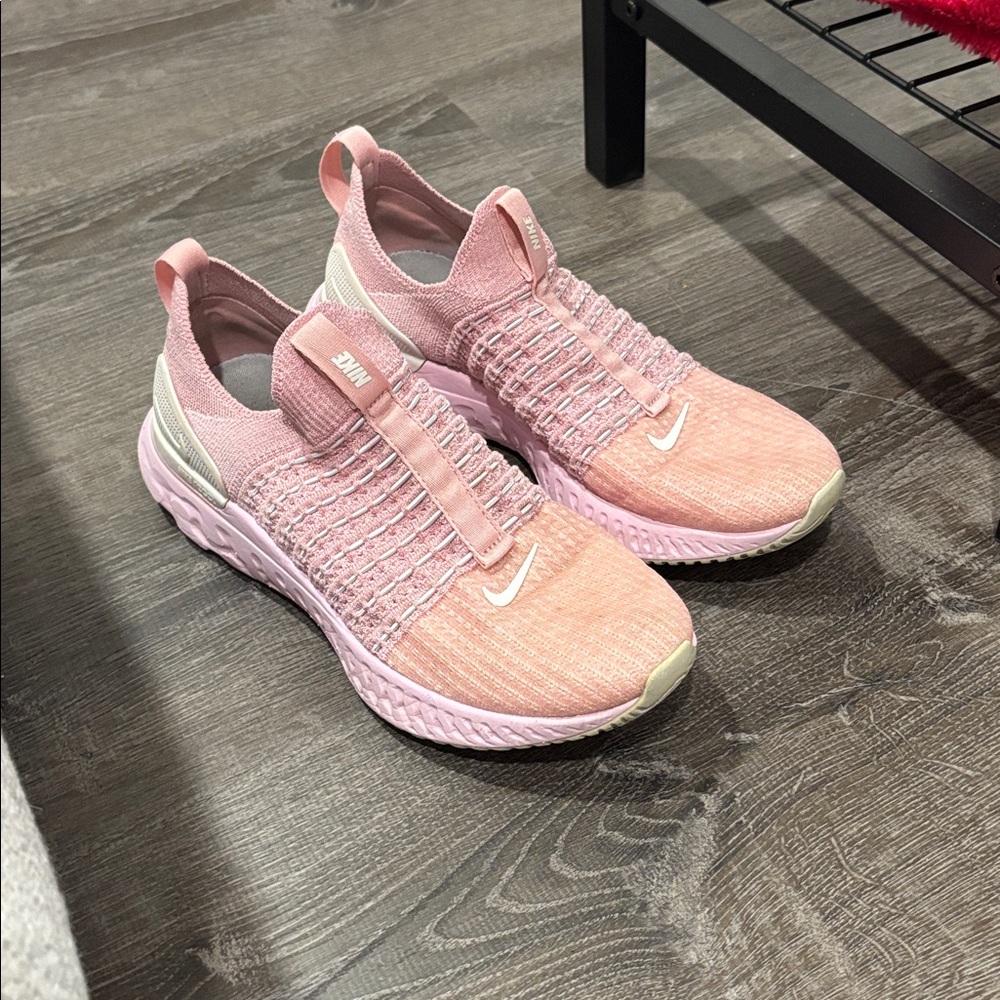 Nike React Phantom Flyknit Pink Shoes, Size 8.5 - Picture 4 of 6